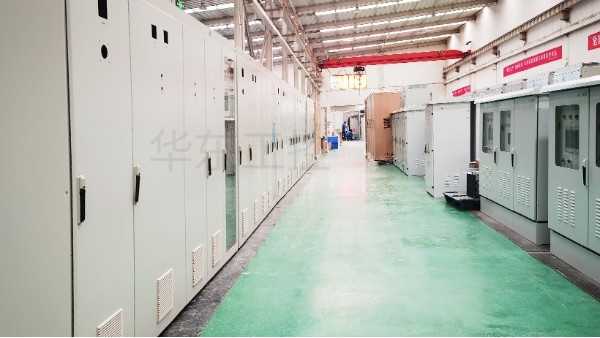 華東工控泵站控制柜生產(chǎn)現(xiàn)場(chǎng)