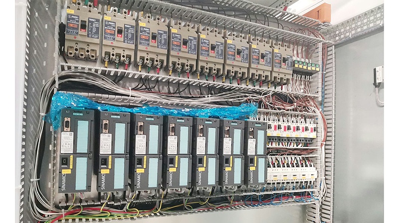 華東工控-變頻柜柜內細節