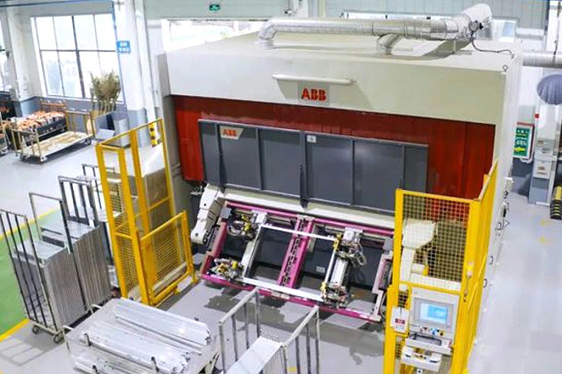 宇通客車機器人改造項目