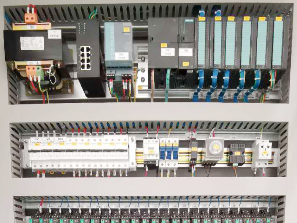 PLC柜細節5.png