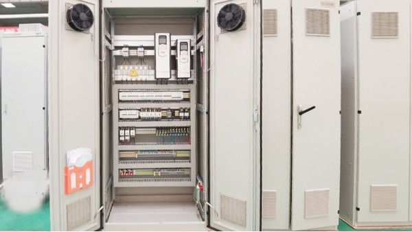 <i style='color:red'>河南控制柜</i>，變頻控制柜生產(chǎn)廠家